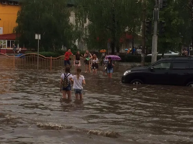 Не готовність до форс-мажорів: лучани поставили оцінку боротьбі з потопом (відео)
