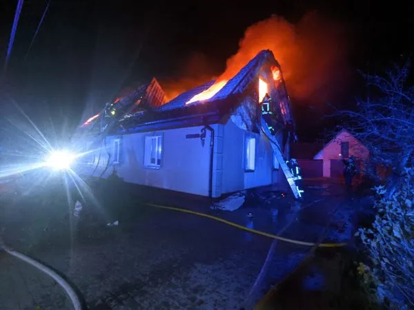 Пожежа у Струмівці: повідомили, чому горів будинок (фото)