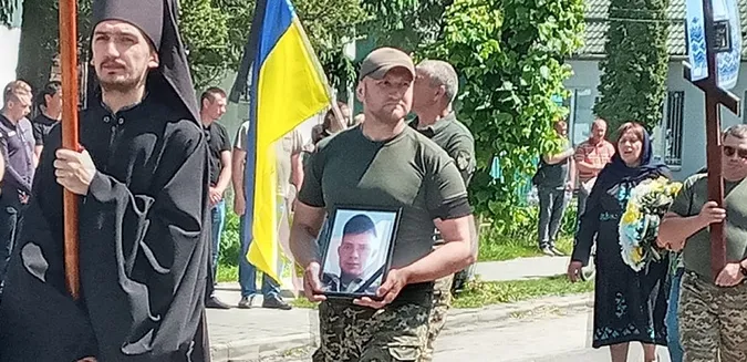У Шацьку попрощалися із загиблим під Бахмутом молодим воїном (фото)