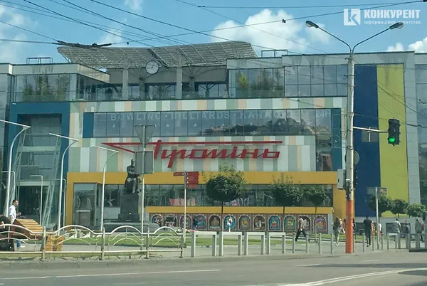 Синьо-жовті балкони Луцька: День Незалежності на фото під іншим кутом
