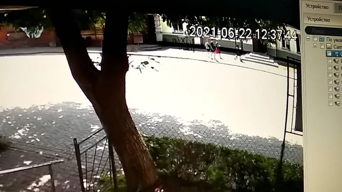 У Володимирі діти подряпали авто депутатки й зняли ковпаки з коліс (фото)