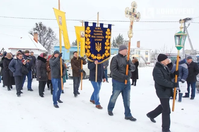Працівники VolWest Group скупалися на Водохреще в освяченій воді