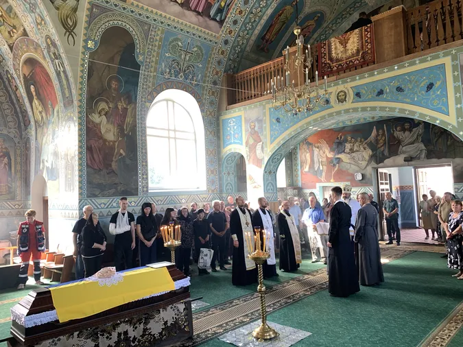 У Луцькому районі попрощалися із воїном Миколою Комаровим (фото)
