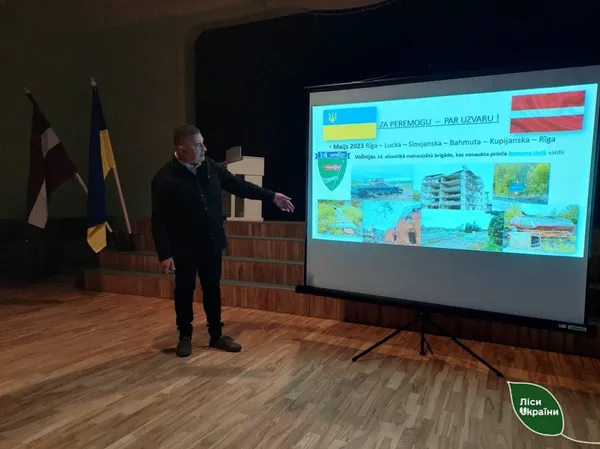 Волинські лісівники з латвійськими партнерами передали ще чотири авто на передову (фото)
