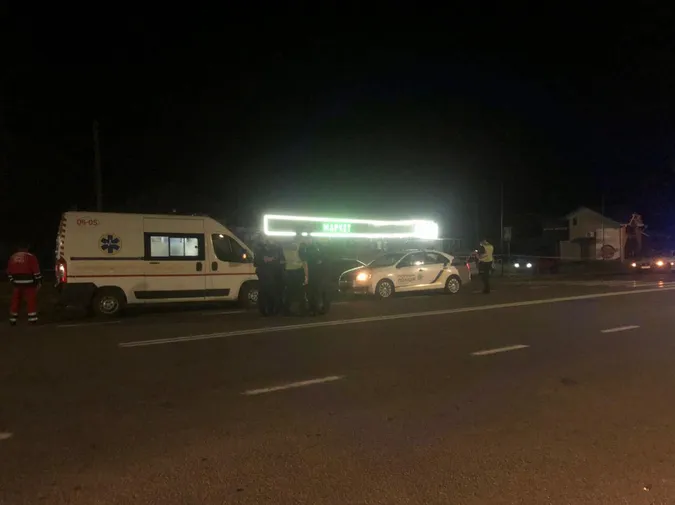 Нічна аварія в Дерно: під колесами авто загинув молодий хлопець (фото)