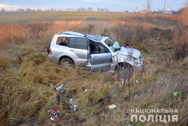 На Волині джип злетів у кювет і перевернувся (фото)