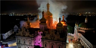 Росіяни атакували Києво-Печерську лавру – палає Успенський собор (фото, відео)