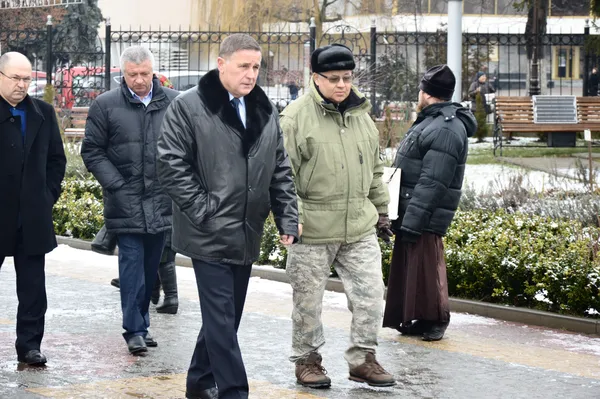 ...головний аграрій Волині Юрій Горбенко. Позаду депутат Волиньради та бізнесмен Віталій Заремба й колишній керівник СБУ на Волині Олександр Мельникович...