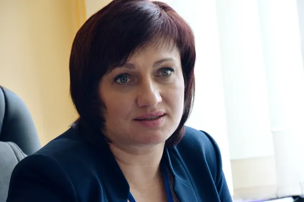 Черги за біометричними паспортами не зменшуються, – Лариса Карп'як