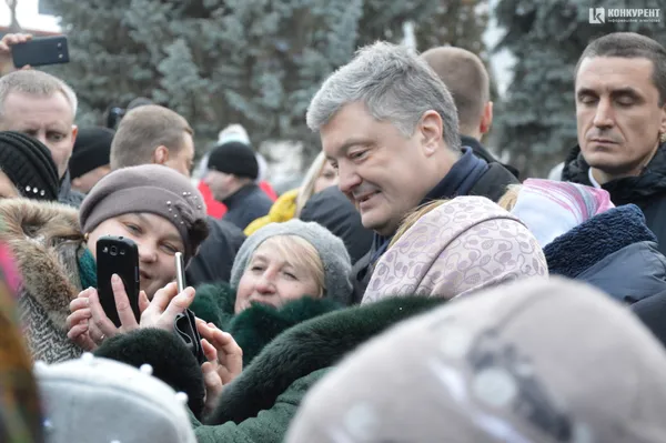 Як Порошенко перед волинянами «відпрацював» (фоторепортаж)