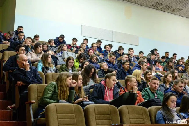 «Помилитися не можна», – шоумен і журналіст Дмитро Чекалкін розповів у Луцьку про вибори