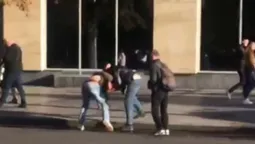У Луцьку біля ЦУМу побились троє чоловіків (відео)