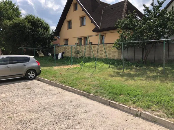 «Інженерний маразм»: на Задворецькій у Луцьку демонтували незаконні опори (відео)