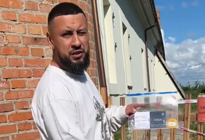 Біля Луцького замку Monatik сховав два квитки на свій концерт (відео)