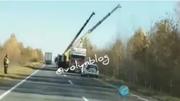 На Волині фура злетіла у кювет і перекинулася (відео)
