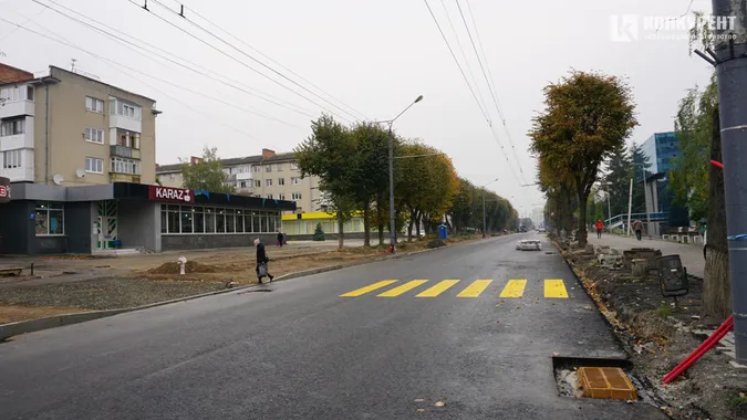 На проспекті Волі у Луцьку наносять тимчасову розмітку (фото)