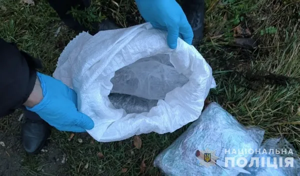 На Волині зловили рівнянина з 30-ма кілограмами бурштину (фото)