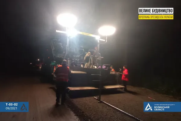 В режимі 24/7: на Волині асфальтують дорогу до Світязя (фото, відео)