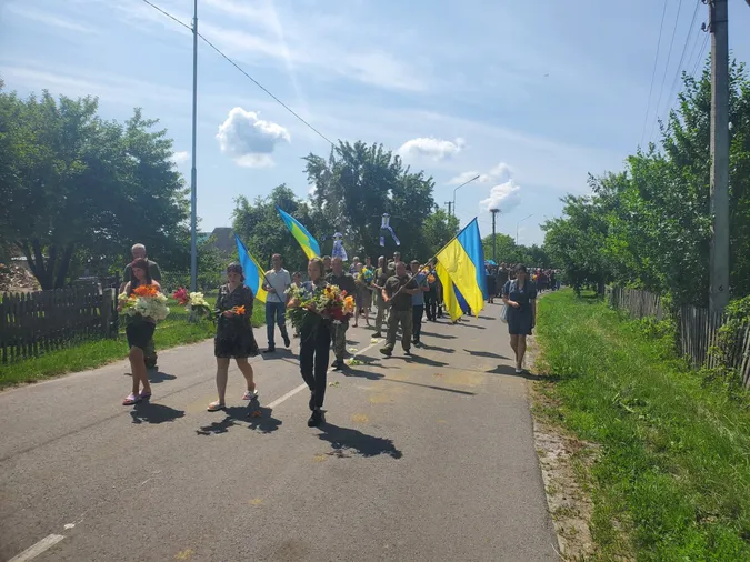 Загинув на Луганщині: на Волині попрощалися з Героєм Віталієм Пилипчуком (фото)