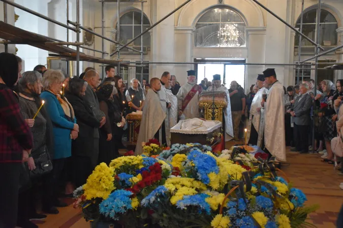Луцьк попрощався з полеглим бійцем Олегом Даньком (фото)