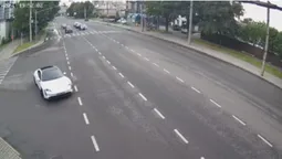 У Луцьку водій Porsche цинічно дрифтував на перехресті (відео)