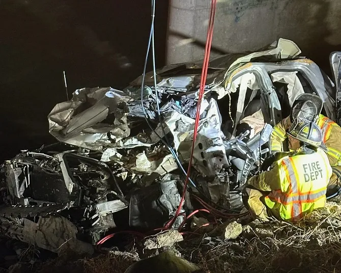 Водій на 6 днів застряг у машині після страшної ДТП: як він виживав (фото)