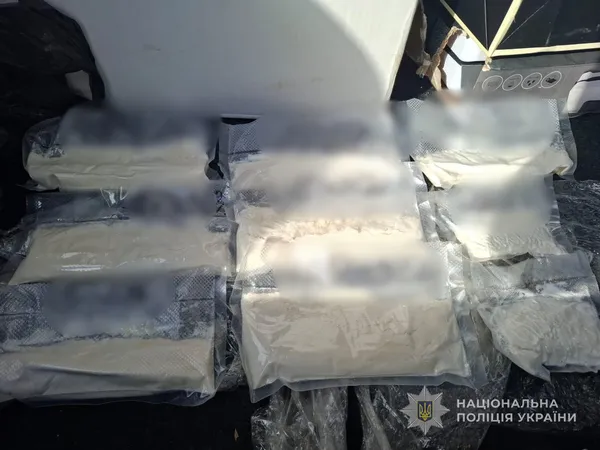Волинські поліцейські ліквідували нарколабораторію, де варили амфетамін (фото, відео)