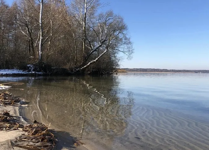 Кришталева вода і блакитне небо: на Світязі – рання весна (фото)