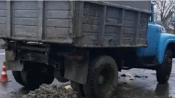 У Луцьку муніципали покарали майстра «Водоканалу» за бруд на асфальті (фото)