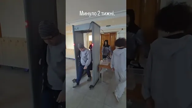Які заборонені предмети намагаються пронести луцькі школярі (відео)