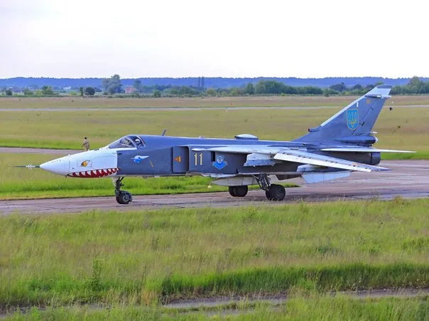 Львів'янин показав, як над Луцьком літають бомбардувальники (фото)