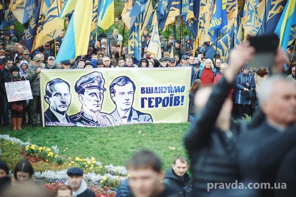 «Бандера – наш герой. Покрова – наше свято»:  у Києві пройшов марш націоналістів (фото, відео)