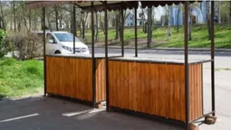 У Луцьку на Володимирській і Конякіна з'явилися ятки для торгівлі городиною (фото)