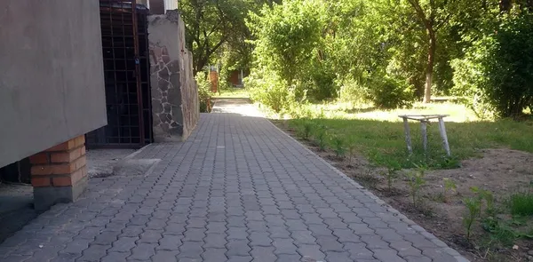 Вулиці Луцька облаштували пішохідними доріжками (фото)