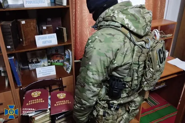 Мільйони готівкою та проросійська література: що СБУ знайшла у  Києво-Печерській лаврі (фото, відео)