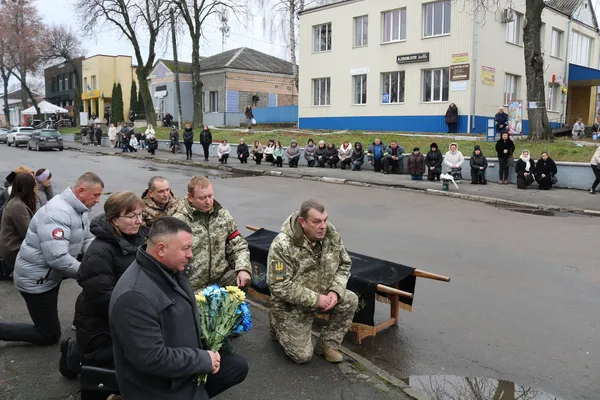 Загинув від удару дроном: у Горохові попрощалися з воїном Олександром Вихневичем (фото)