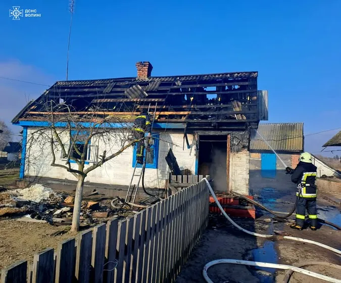 Помітив сусід: у Рожищі спалахнула пожежа в житловому будинку
