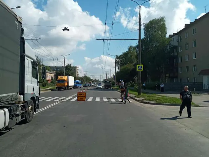 Трагедія на Дубнівській: влада забирає зупинки та обіцяє світлофор