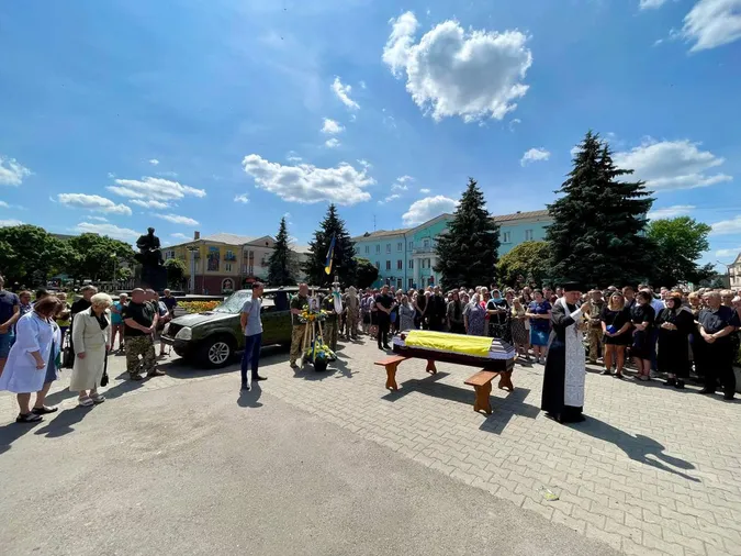 На Волині провели в останню дорогу Героя Антона Крилова