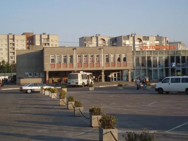 Територію луцької автостанції очистять від кіосків (список)