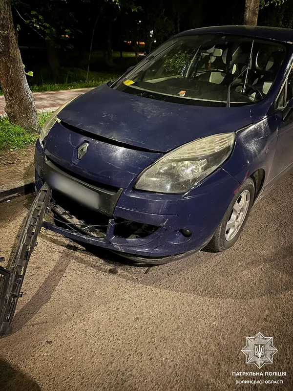 Ефект доміно: у Луцьку авто влупилося у припарковані машини (фото, відео)