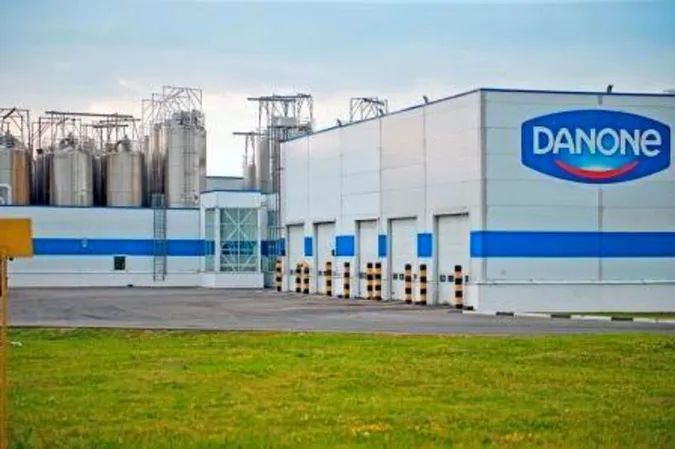 Danone закриває два заводи в Росії