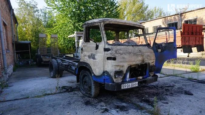Біля «Чевермето» у Луцьку – прильот: кадри з місця влучання