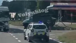 На Волині сталась аварія: фура та вантажівка не розминулись біля поста поліції (відео)
