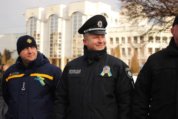 Прапори та сотні людей: як у Луцьку святкували День єднання (фото, відео)