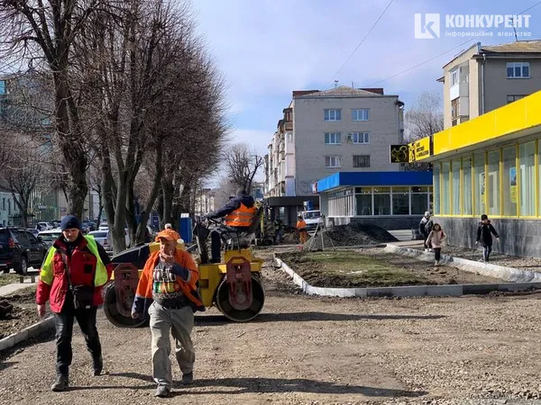 Робочі та спецтехніка на проспекті Волі