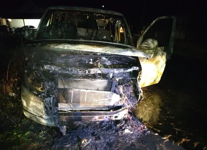 На Волині 15-річного підлітка, який спалив авто військового, звільнили від покарання
