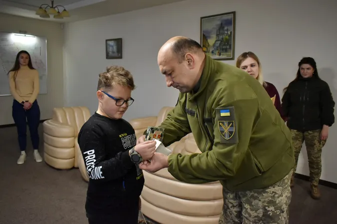У Луцьку рідним загиблого на війні Героя вручили його орден (фото)