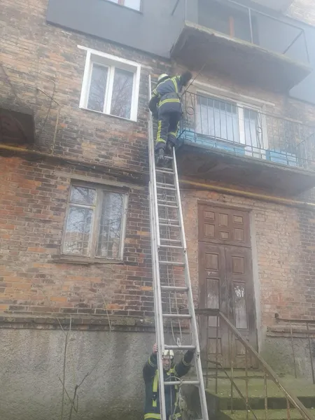 У Нововолинську в квартирі знайшли тіло чоловіка (фото)