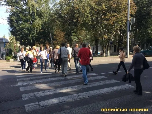 У Луцьку страйкують дачники: перекрили проспект Волі (фото)
